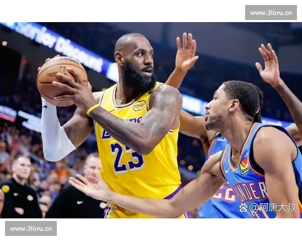 精彩对决：湖人逆转勇士险胜晋级季后赛 施罗德关键三分助力胜利 - 副本 (2)
